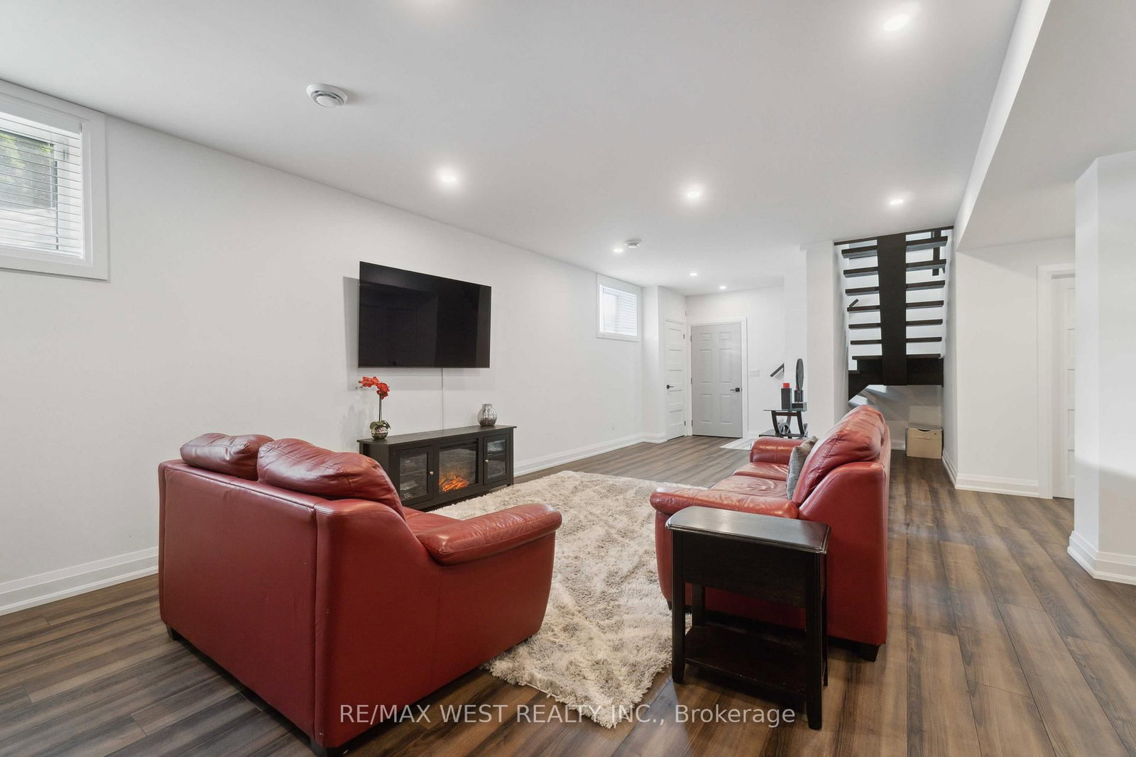 Detached House for sale at 14 Charlotte Court, Welland, Ontario, L3C 1P5 - Prince Charles - MLS: X12960170