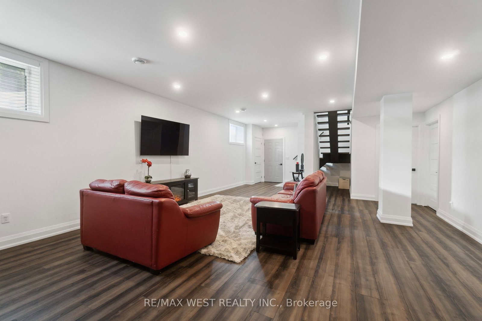 Detached House for sale at 14 Charlotte Court, Welland, Ontario, L3C 1P5 - Prince Charles - MLS: X12960170