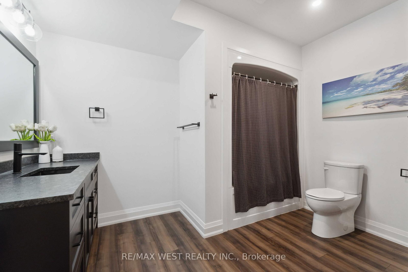 Detached House for sale at 14 Charlotte Court, Welland, Ontario, L3C 1P5 - Prince Charles - MLS: X12960170