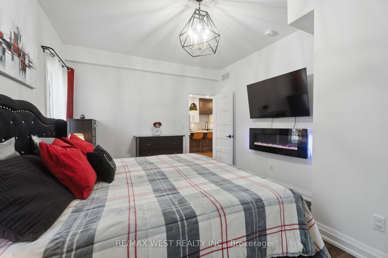 Detached House for sale at 14 Charlotte Court, Welland, Ontario, L3C 1P5 - Prince Charles - MLS: X12960170