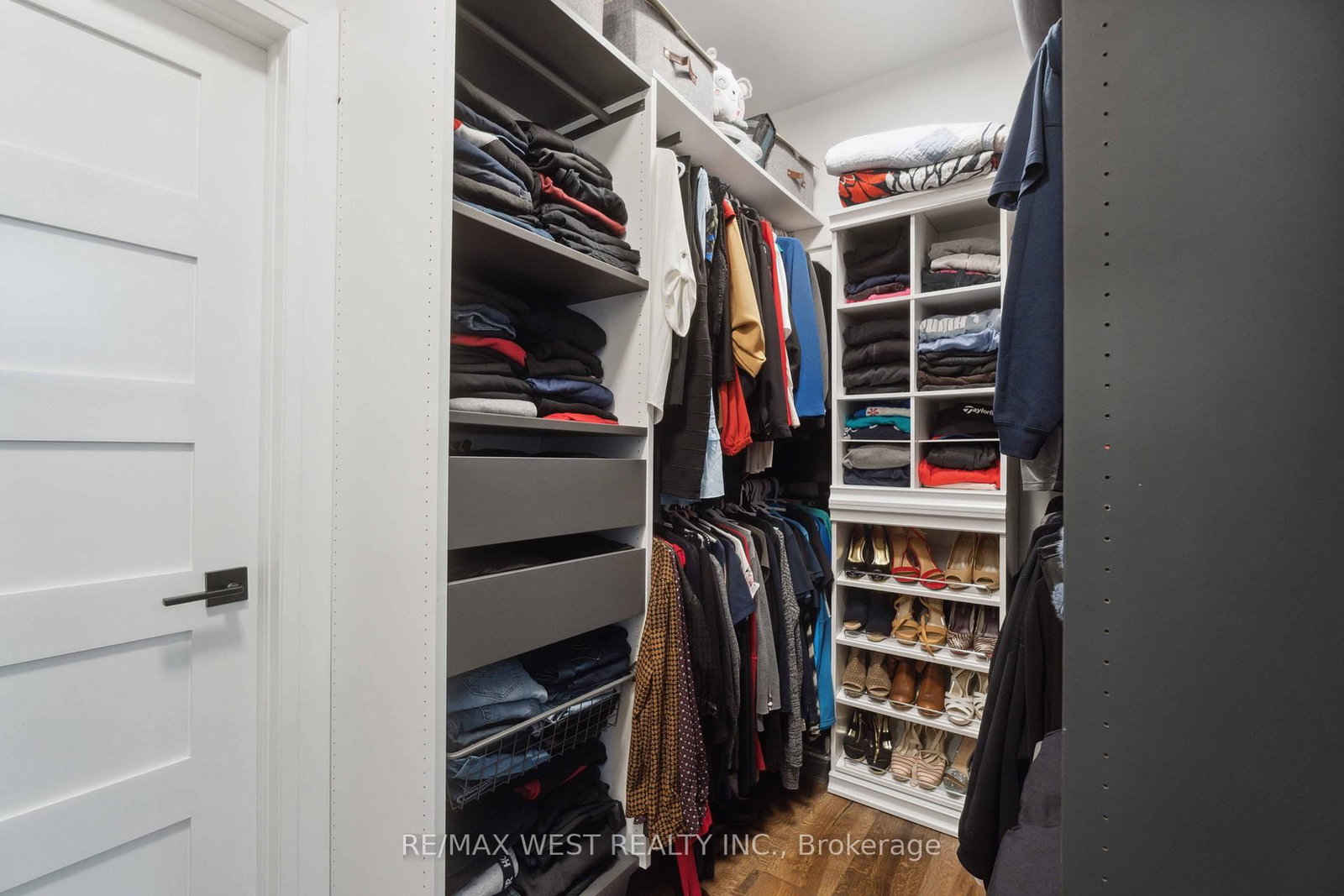 Detached House for sale at 14 Charlotte Court, Welland, Ontario, L3C 1P5 - Prince Charles - MLS: X12960170