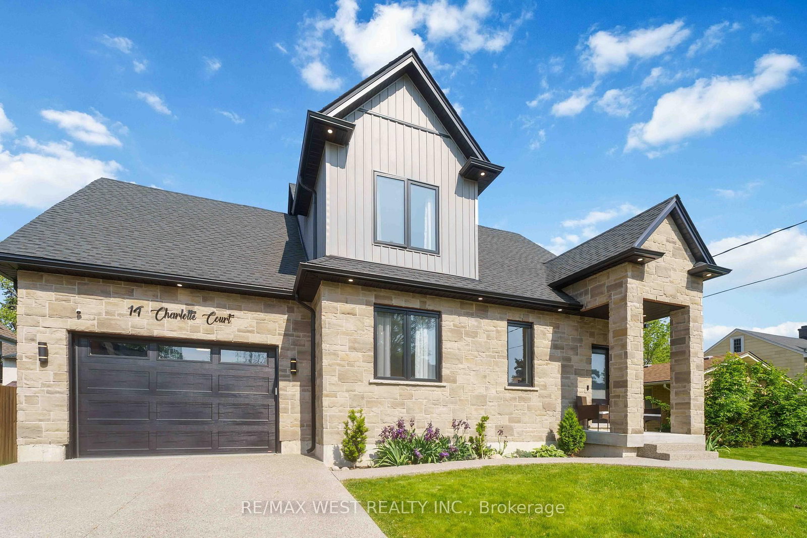 Detached House for sale at 14 Charlotte Court, Welland, Ontario, L3C 1P5 - Prince Charles - MLS: X12960170