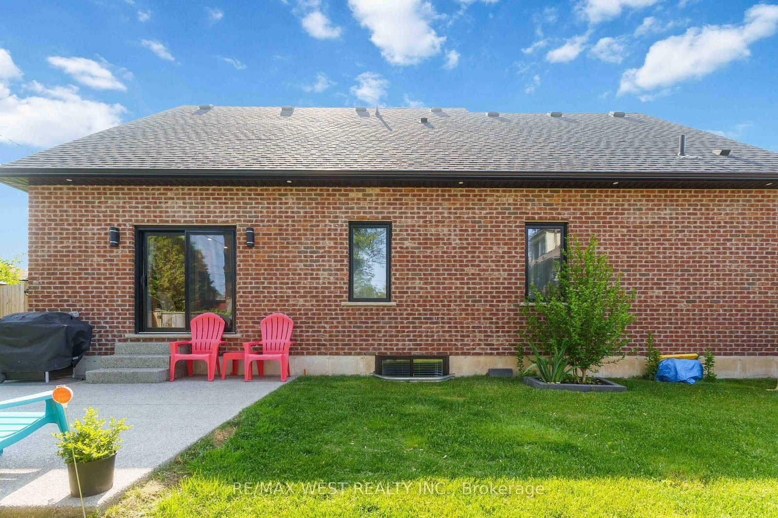 Detached House for sale at 14 Charlotte Court, Welland, Ontario, L3C 1P5 - Prince Charles - MLS: X12960170