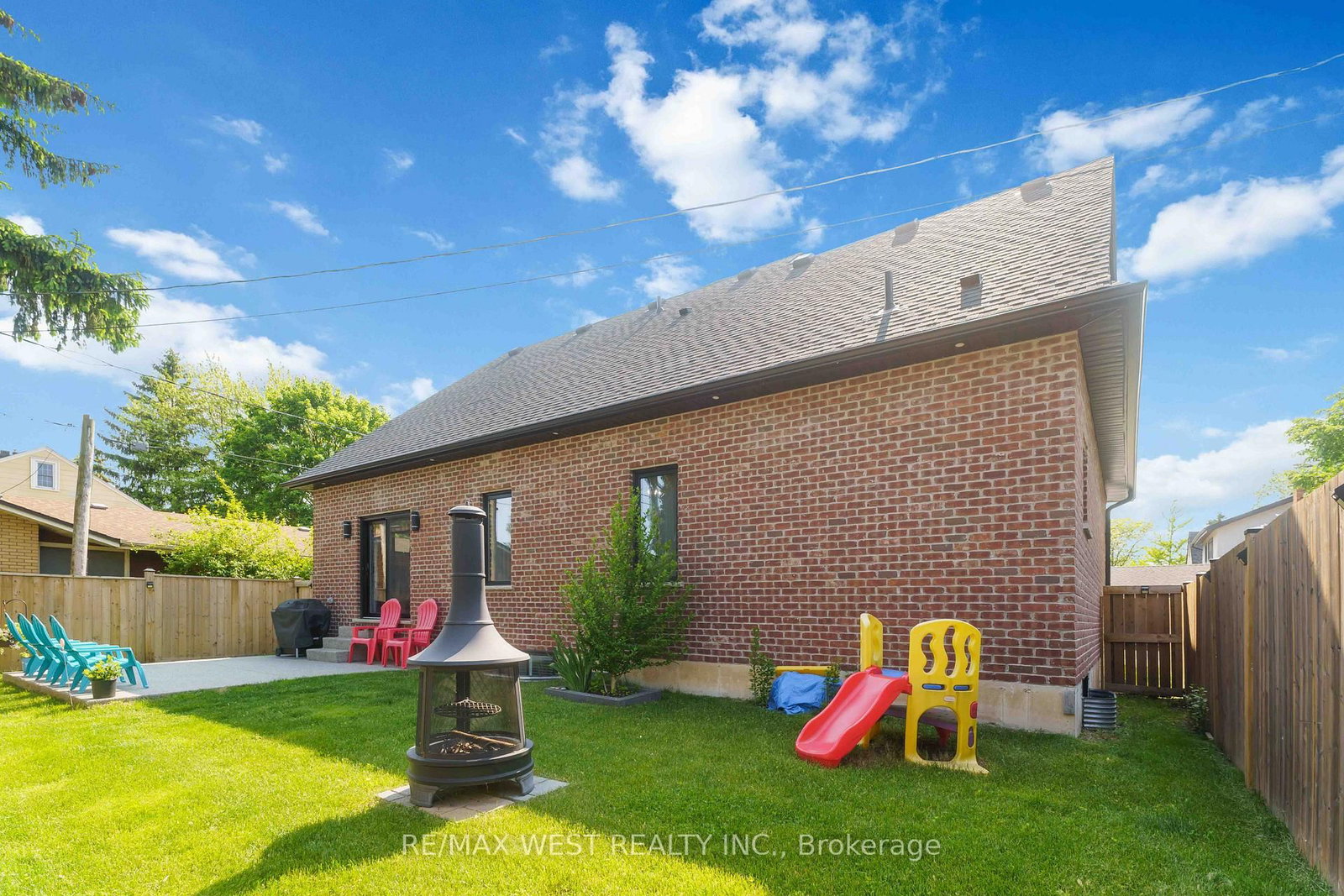 Detached House for sale at 14 Charlotte Court, Welland, Ontario, L3C 1P5 - Prince Charles - MLS: X12960170