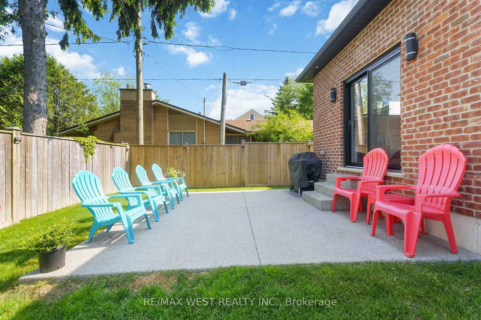 Detached House for sale at 14 Charlotte Court, Welland, Ontario, L3C 1P5 - Prince Charles - MLS: X12960170