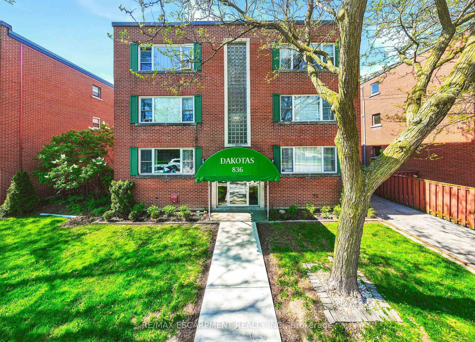 Condo for sale at 208-836 Concession Street, Hamilton, Ontario, L8V 1E2 - Raleigh - MLS: X12960204