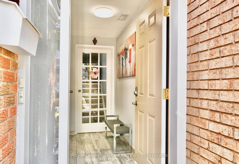 98 - 11 Harrisford St, Hamilton, L8K 6L7 | Image 3