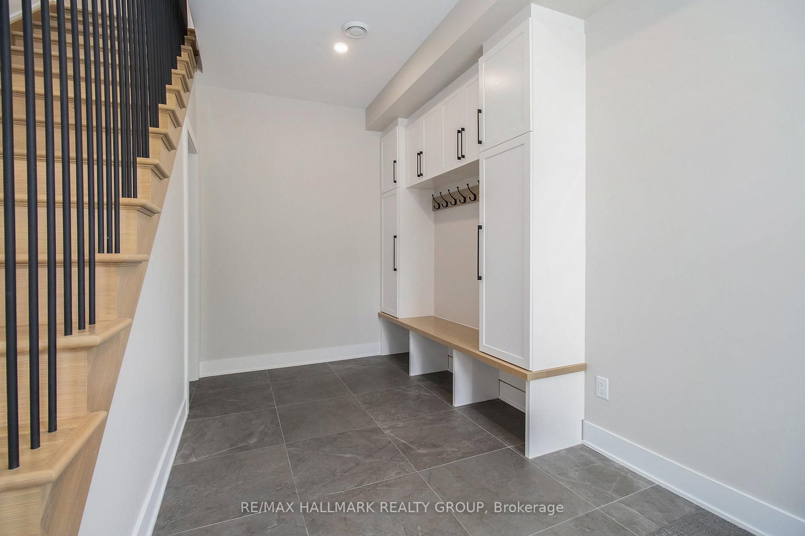 72 Armstrong Street, Unit A - Photo 2