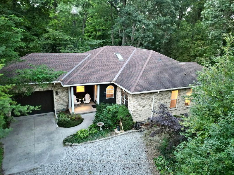 10240 Woodpark Crt, Lambton Shores, N0M 1T0 | Image 3