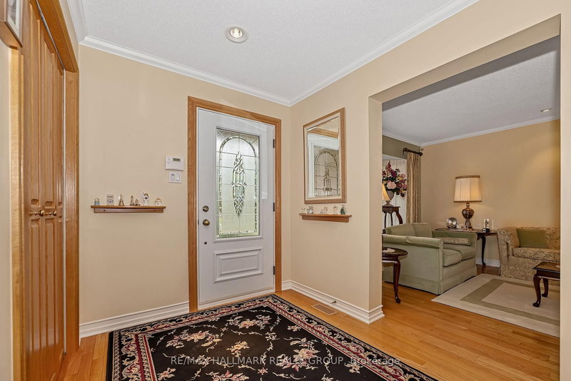 6586 Morningview St, Orleans, K1C 6N9 | Image 3