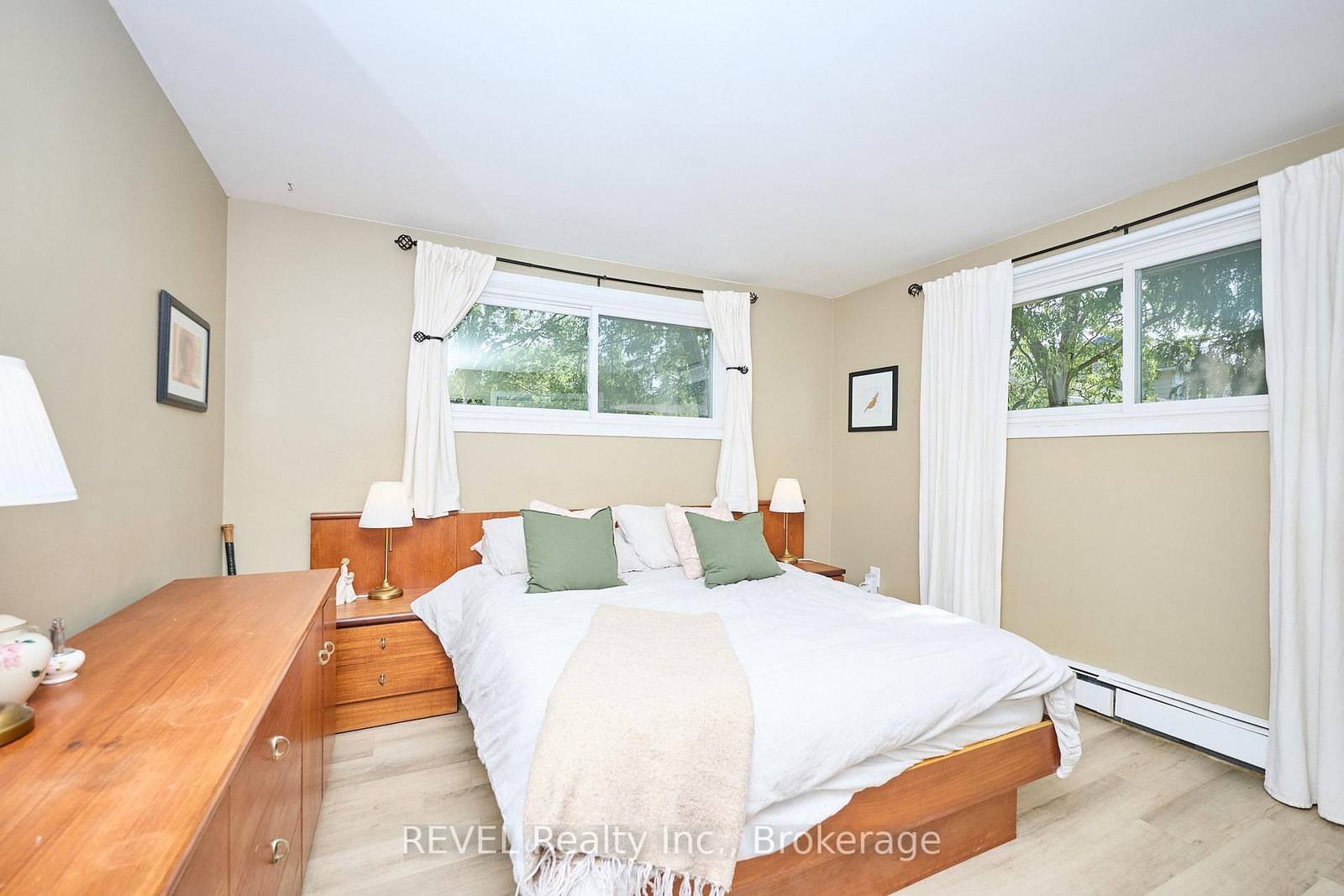 Detached House for sale at 88 Haun Road, Fort Erie, Ontario, L0S 1B0 - Crystal Beach - MLS: X12960688