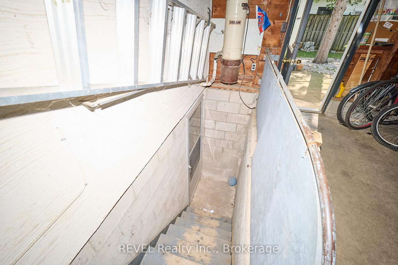 Detached House for sale at 88 Haun Road, Fort Erie, Ontario, L0S 1B0 - Crystal Beach - MLS: X12960688