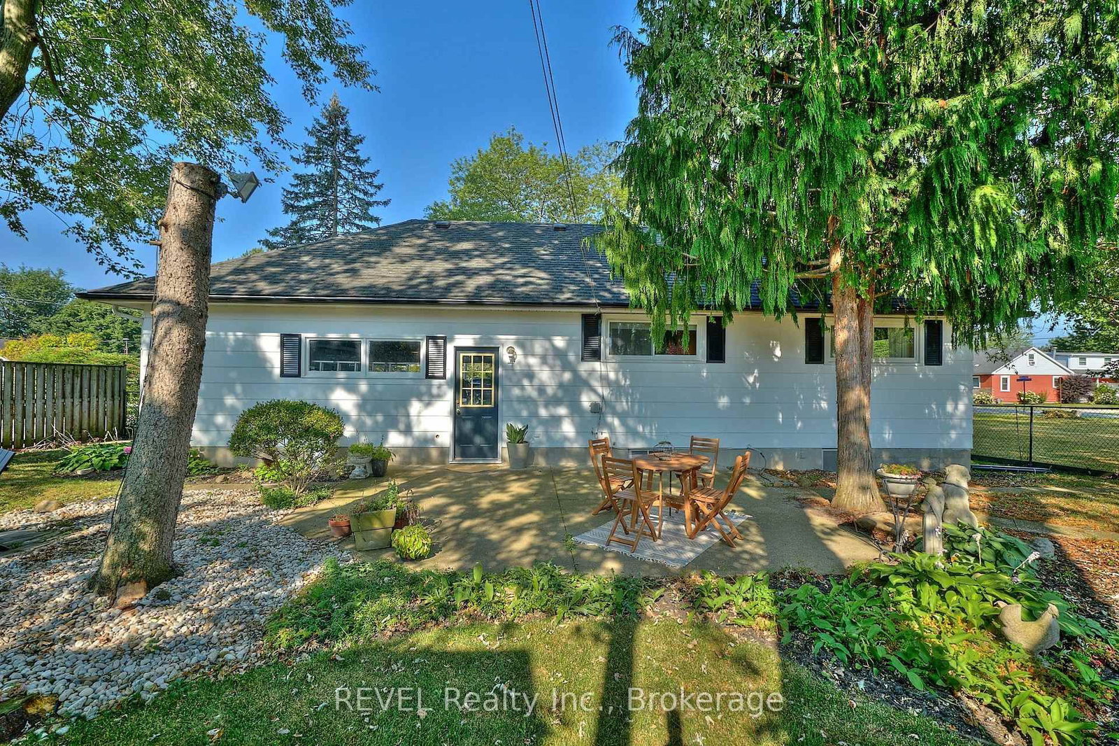 Detached House for sale at 88 Haun Road, Fort Erie, Ontario, L0S 1B0 - Crystal Beach - MLS: X12960688