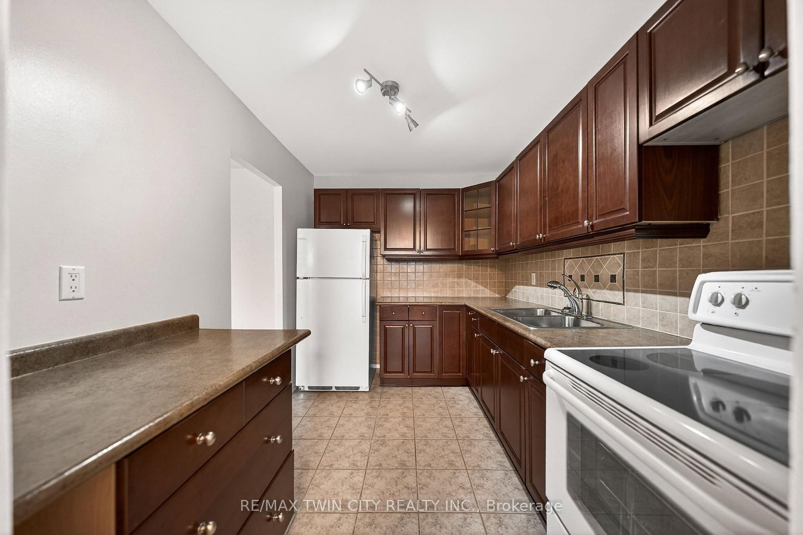 1100 Courtland Avenue E • #605 • Kitchener, ON photo 16