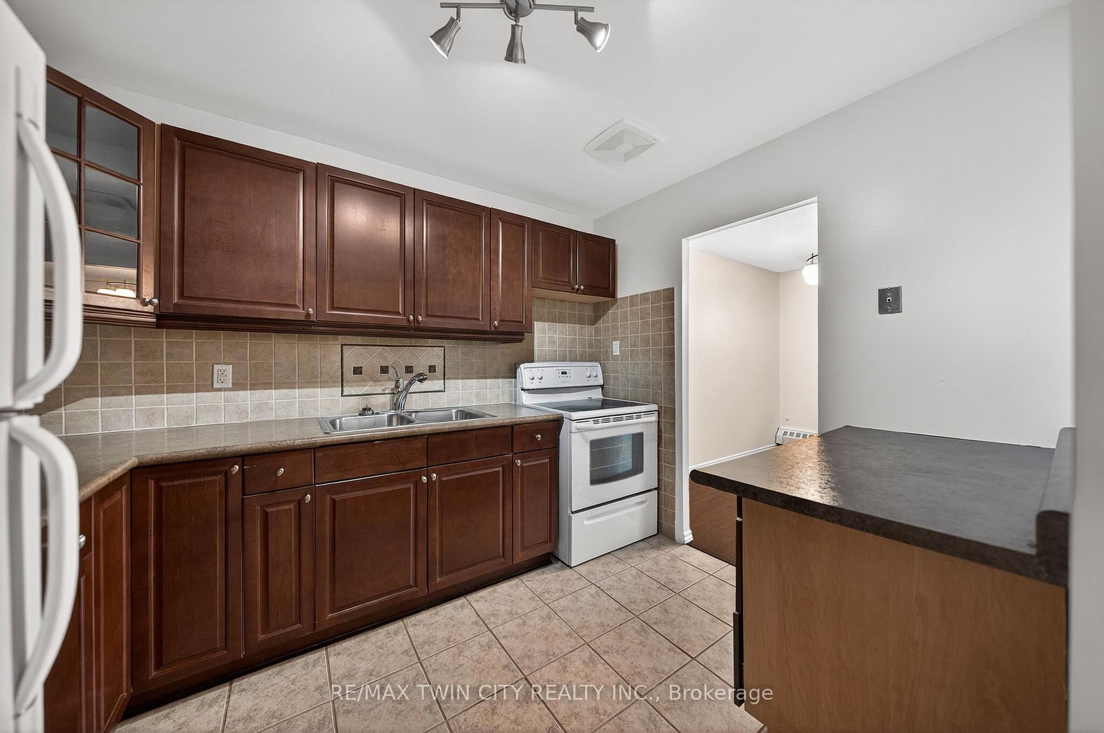 1100 Courtland Avenue E, Unit 605 - Photo 17