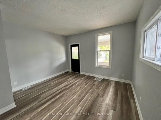 2 - 4233 Huron Street