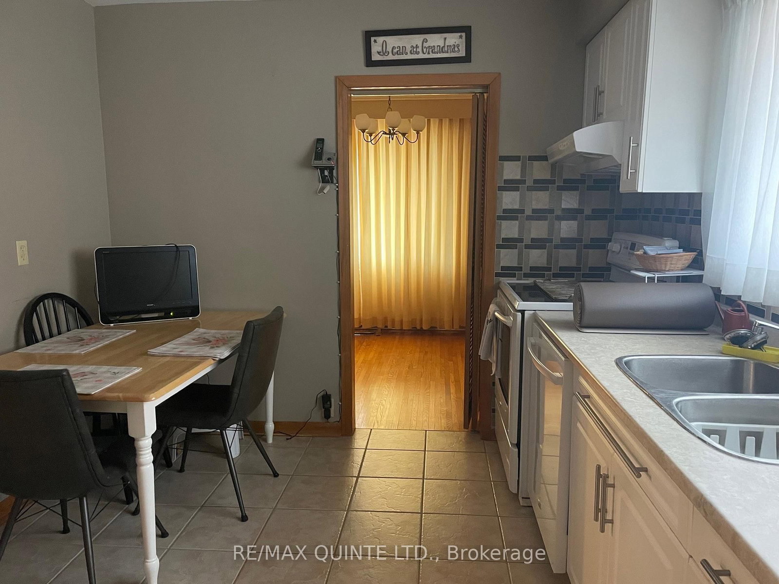 Detached House for sale at 16 Belvedere Road, Quinte West, Ontario, K8V 4A7 - Trenton Ward - MLS: X12960964