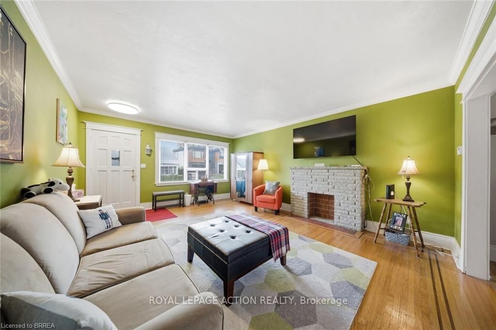 Detached House for sale at 13 Devonport Street, Hamilton, Ontario, L8R 3C5 - Strathcona - MLS: X12960992