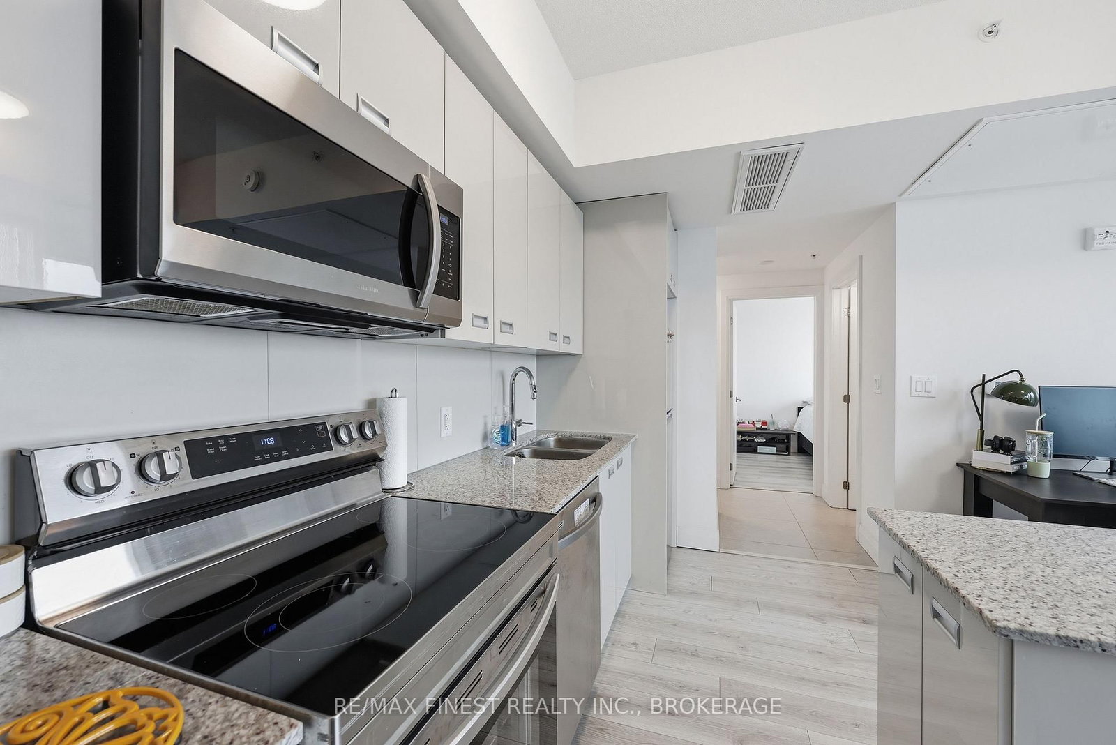 652 Princess Street, Unit 930 - Photo 32