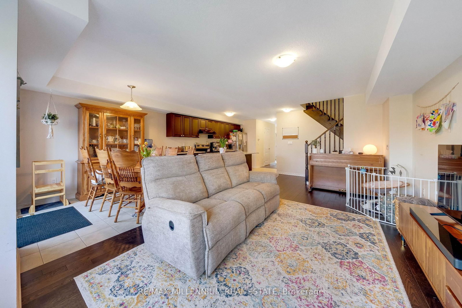 96 Esther Crescent S - Photo 9