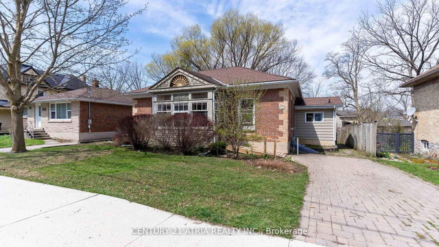 130 Wellington Street S