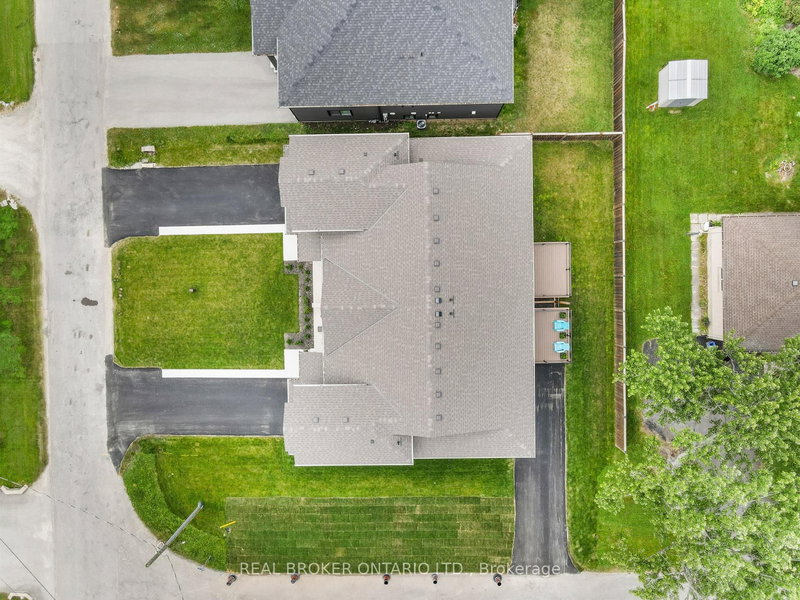 44 Topham Blvd, Welland, L3C 3G2 | Image 3