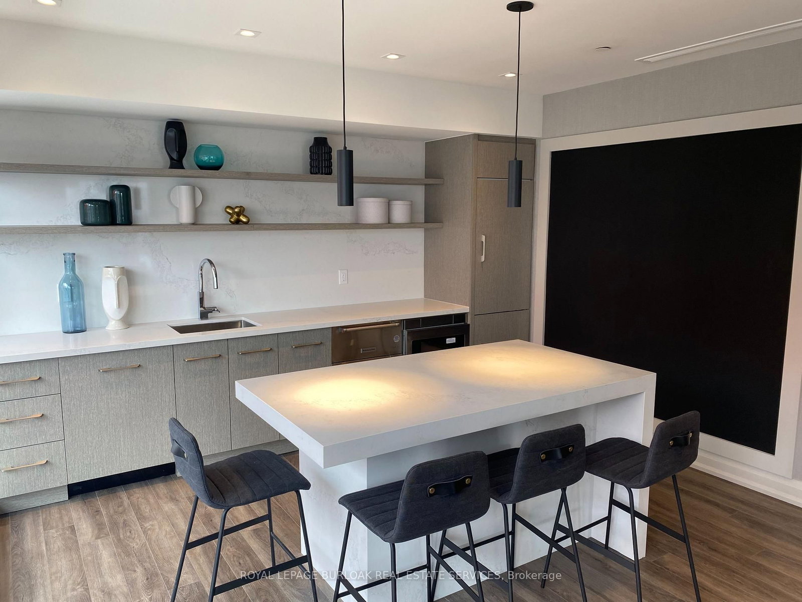 212 King William Street E, Unit 423 - Photo 23