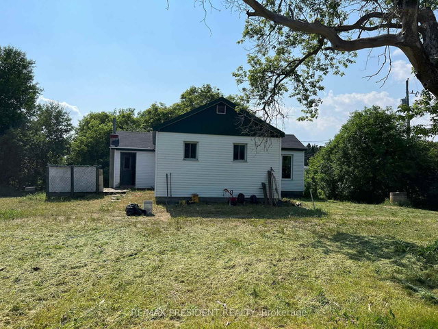 1945 Vermillion Lake Rd Chelmsford