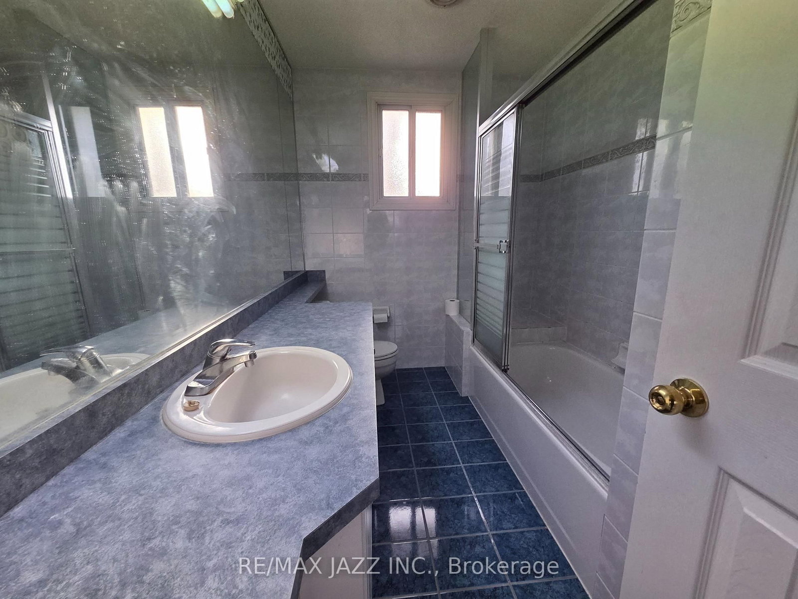 132 Victoria Street N - Photo 10