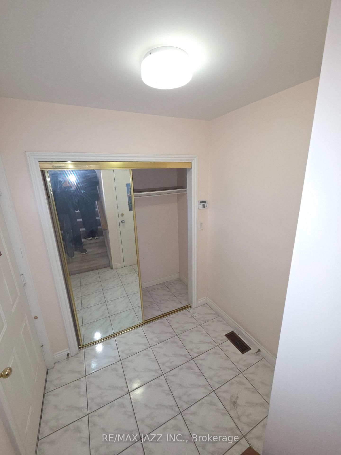 132 Victoria Street N - Photo 3