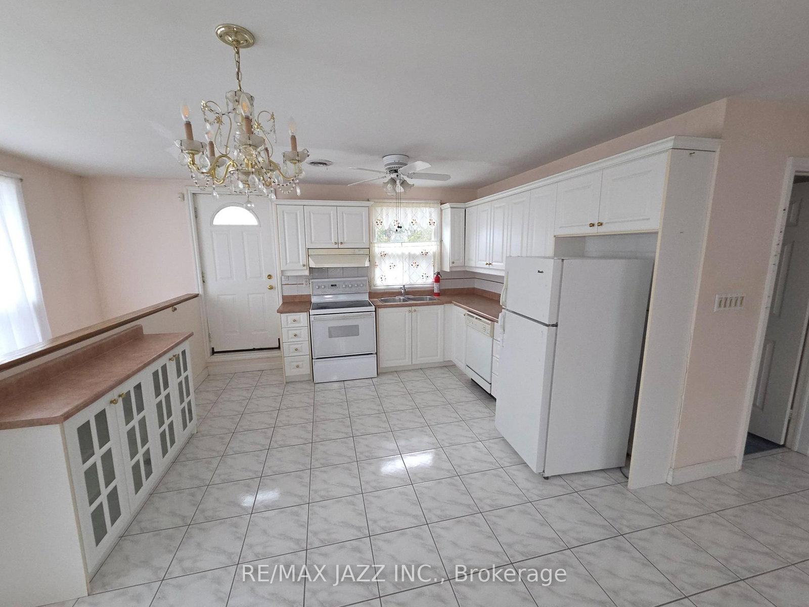 132 Victoria Street N - Photo 7