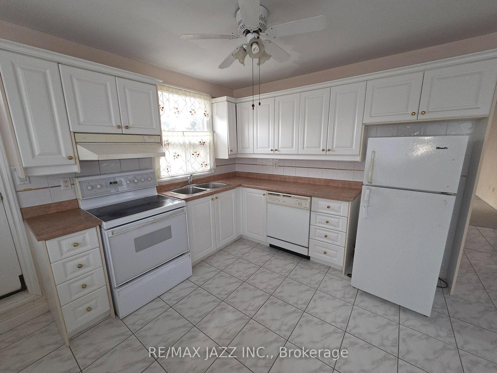 132 Victoria Street N - Photo 8