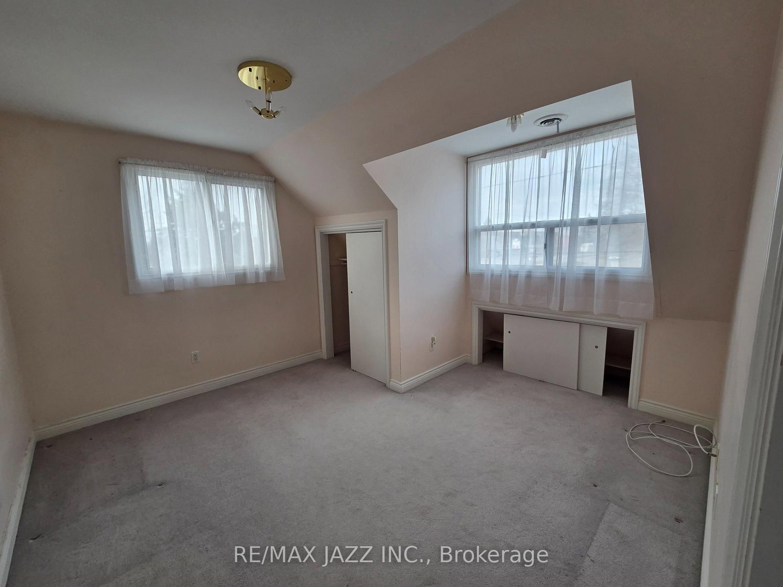 132 Victoria Street N - Photo 9