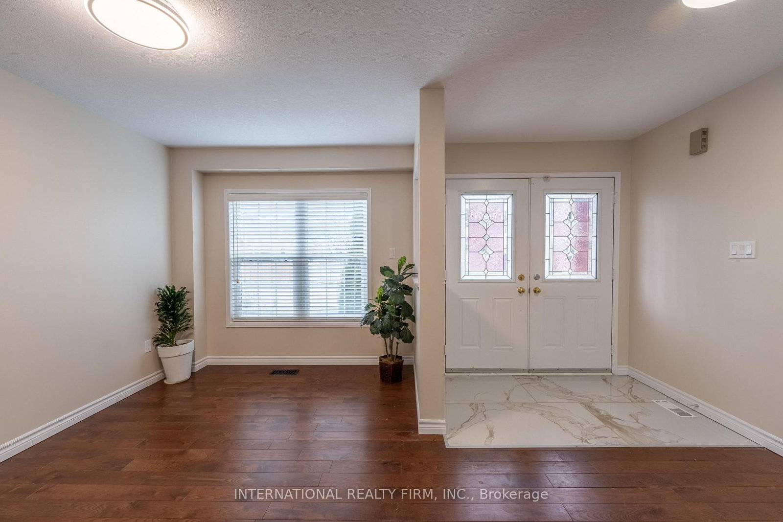 102 Hunter Way - Photo 2