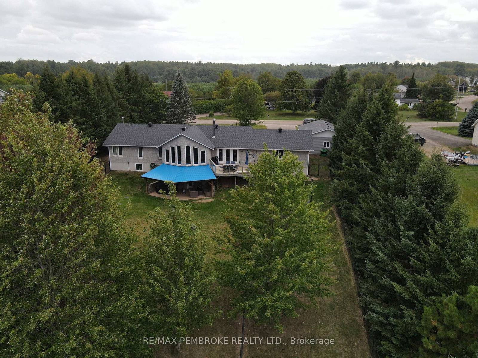 56 Robertson Drive • Beachburg, ON photo 6