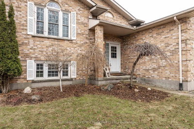 27 Mcqueen Court • Stratford, ON photo 2