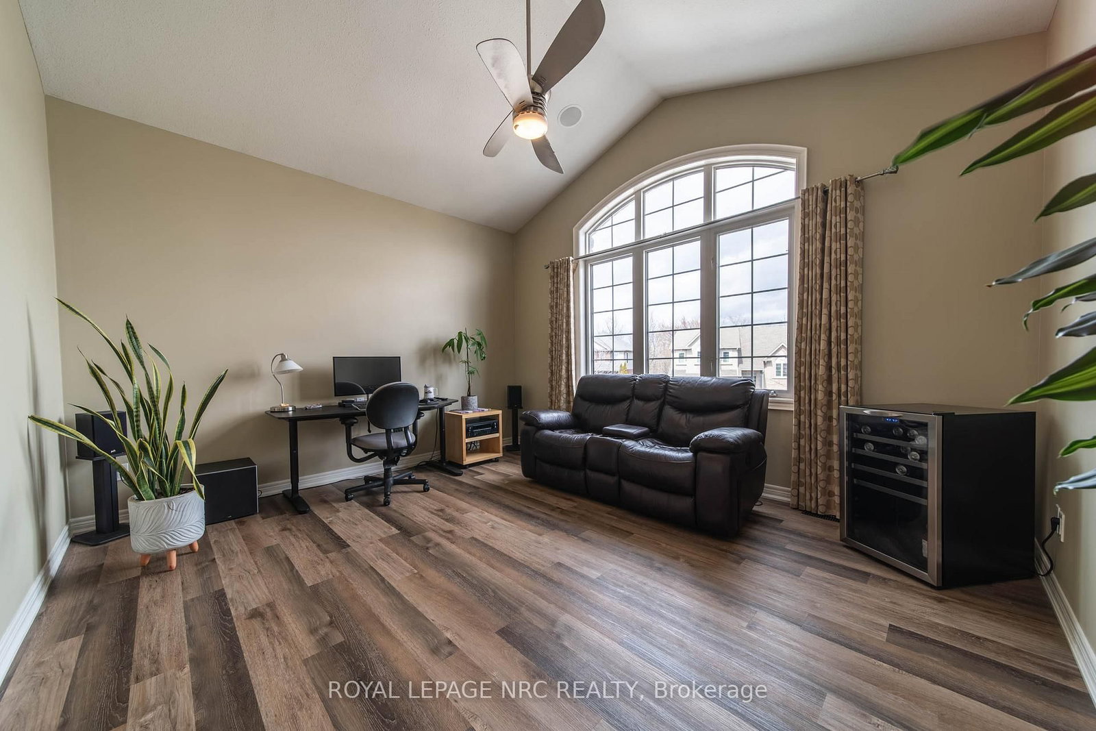 Detached House for sale at 325 Hillsdale Road, Welland, Ontario, L3C 7M2 - Coyle Creek - MLS: X12962960