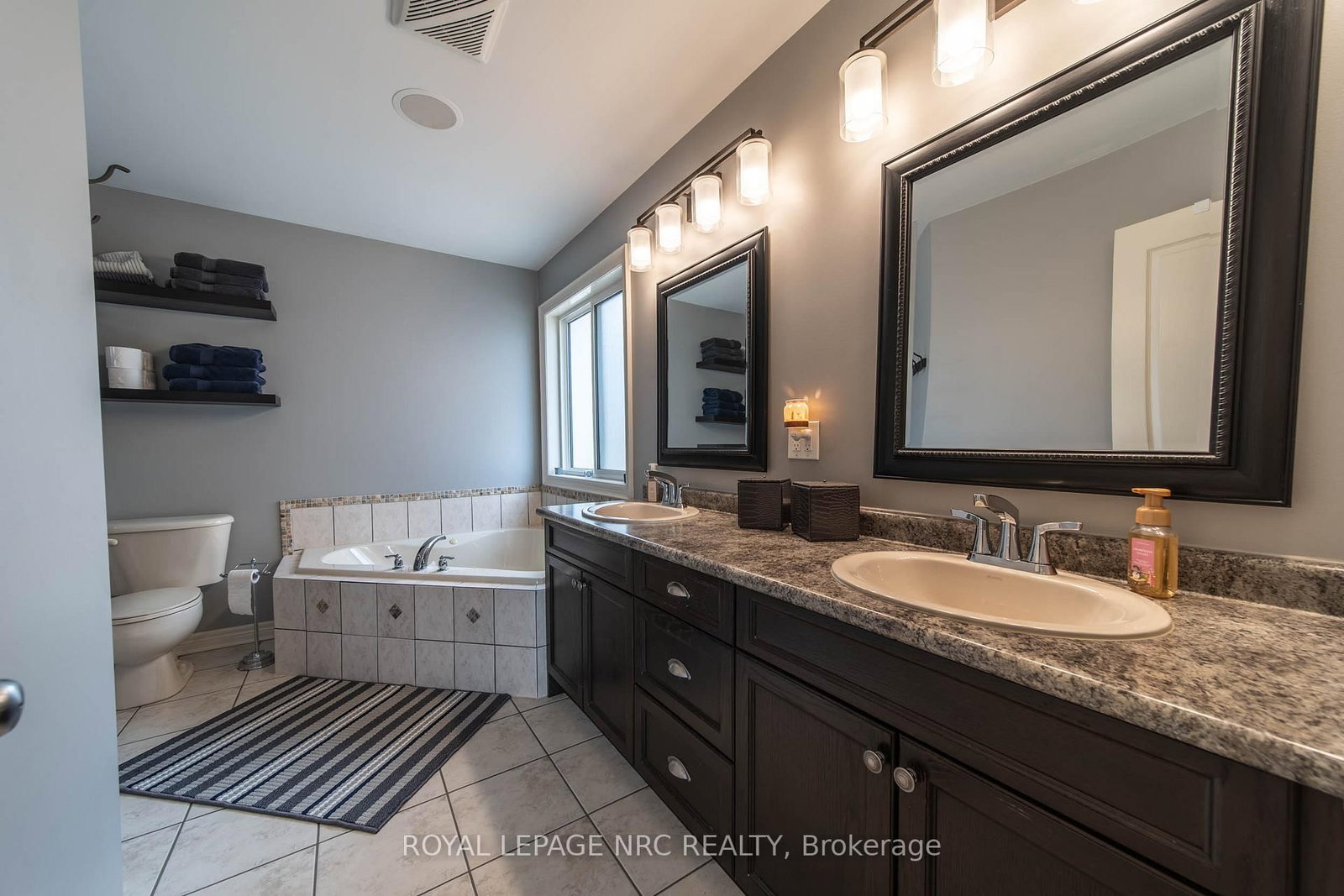 Detached House for sale at 325 Hillsdale Road, Welland, Ontario, L3C 7M2 - Coyle Creek - MLS: X12962960