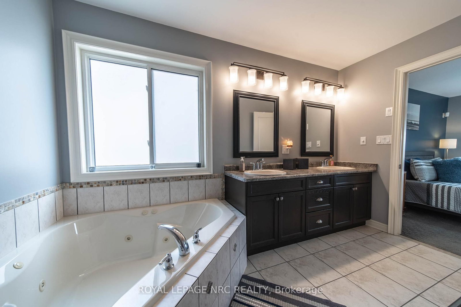 Detached House for sale at 325 Hillsdale Road, Welland, Ontario, L3C 7M2 - Coyle Creek - MLS: X12962960