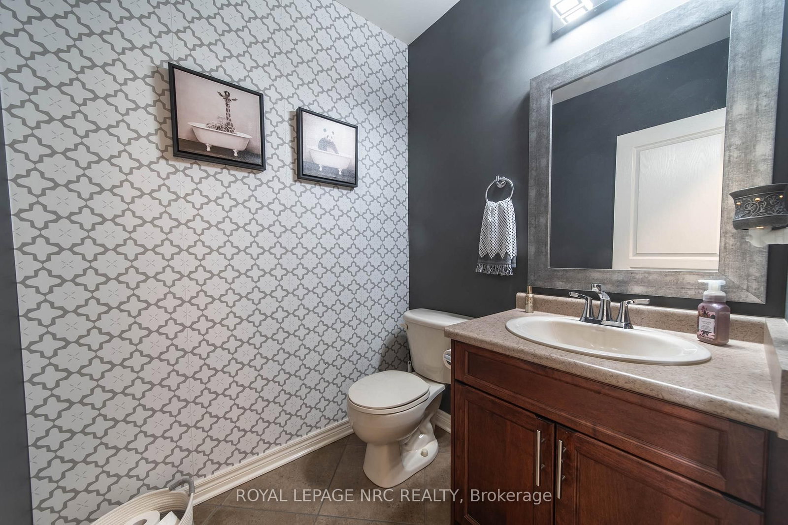 Detached House for sale at 325 Hillsdale Road, Welland, Ontario, L3C 7M2 - Coyle Creek - MLS: X12962960