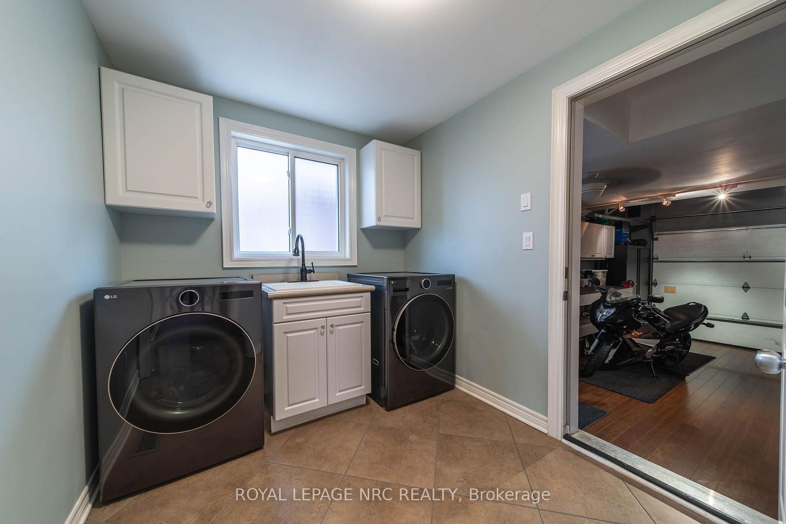 Detached House for sale at 325 Hillsdale Road, Welland, Ontario, L3C 7M2 - Coyle Creek - MLS: X12962960