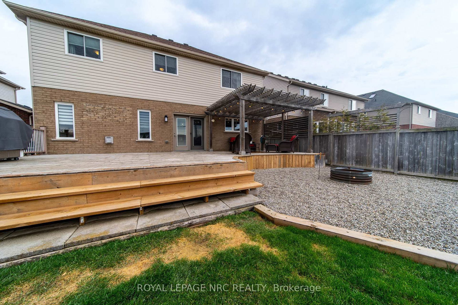 Detached House for sale at 325 Hillsdale Road, Welland, Ontario, L3C 7M2 - Coyle Creek - MLS: X12962960