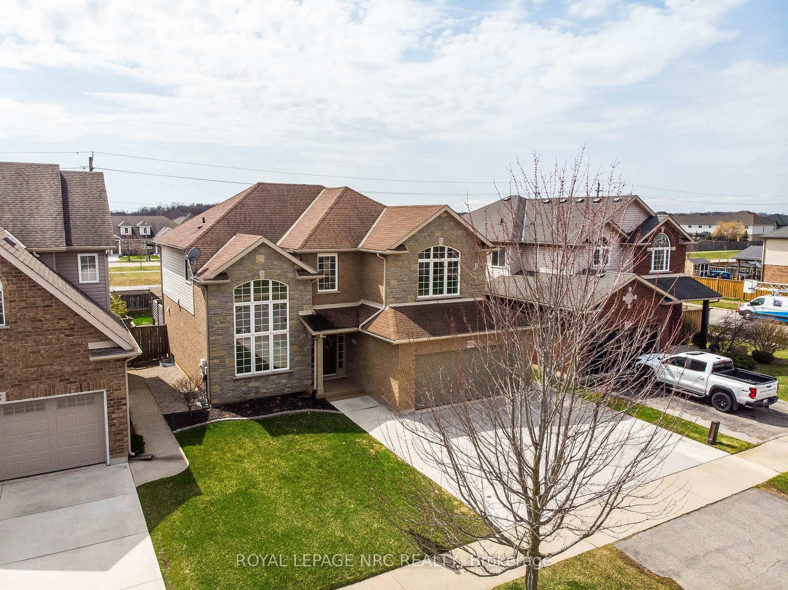 Detached House for sale at 325 Hillsdale Road, Welland, Ontario, L3C 7M2 - Coyle Creek - MLS: X12962960