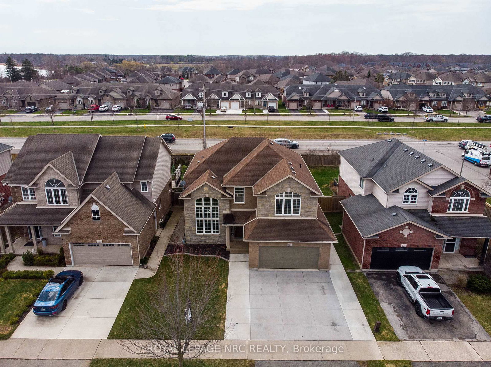 Detached House for sale at 325 Hillsdale Road, Welland, Ontario, L3C 7M2 - Coyle Creek - MLS: X12962960