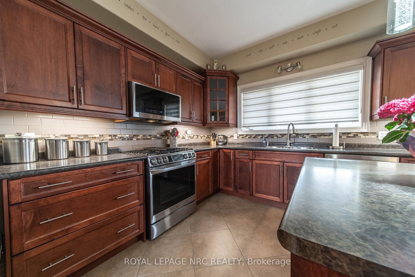 Detached House for sale at 325 Hillsdale Road, Welland, Ontario, L3C 7M2 - Coyle Creek - MLS: X12962960