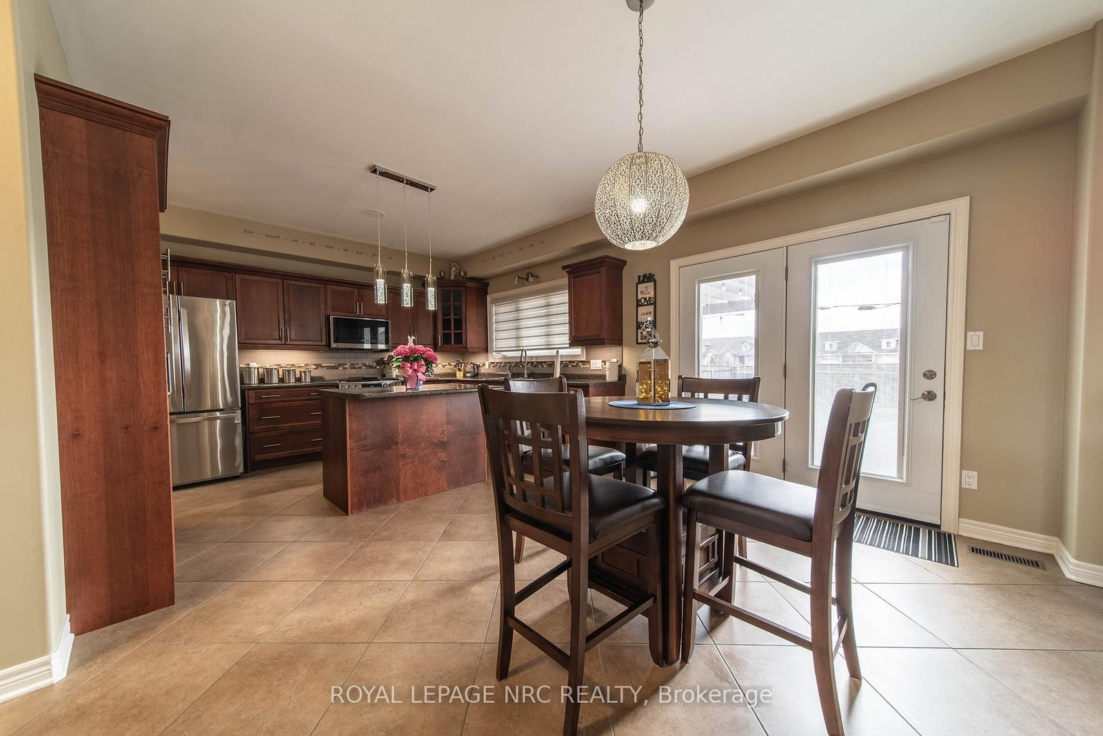 Detached House for sale at 325 Hillsdale Road, Welland, Ontario, L3C 7M2 - Coyle Creek - MLS: X12962960