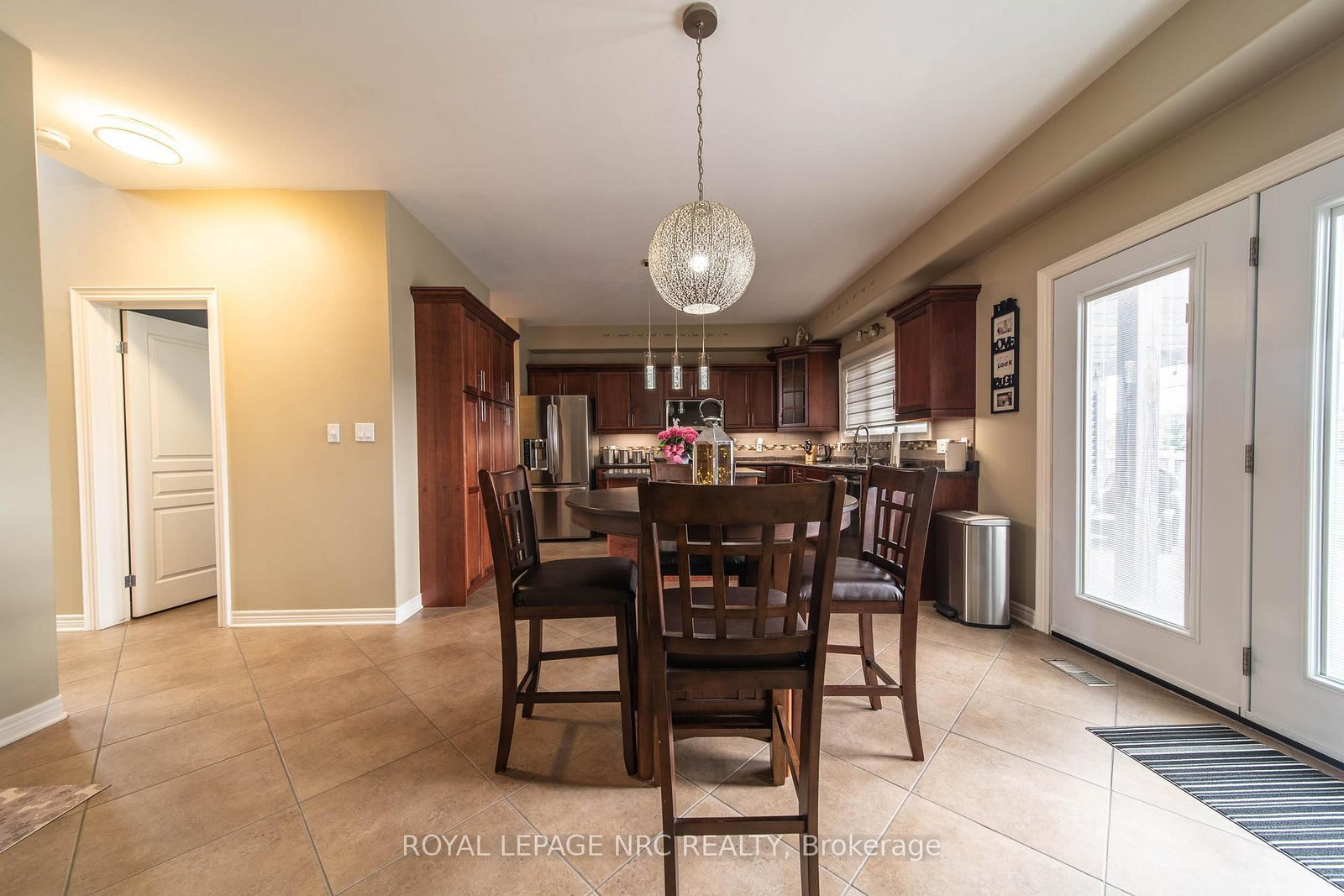 Detached House for sale at 325 Hillsdale Road, Welland, Ontario, L3C 7M2 - Coyle Creek - MLS: X12962960