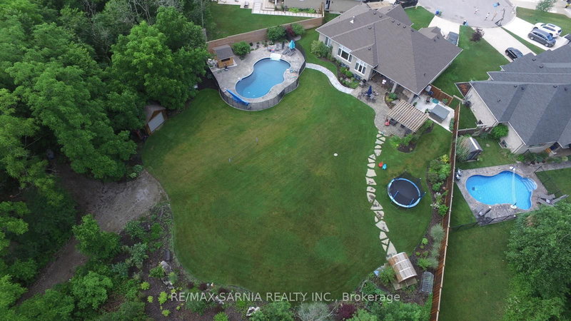 7133 Muskoka Tr, Plympton-Wyoming, N0N 1E0 | Image 3