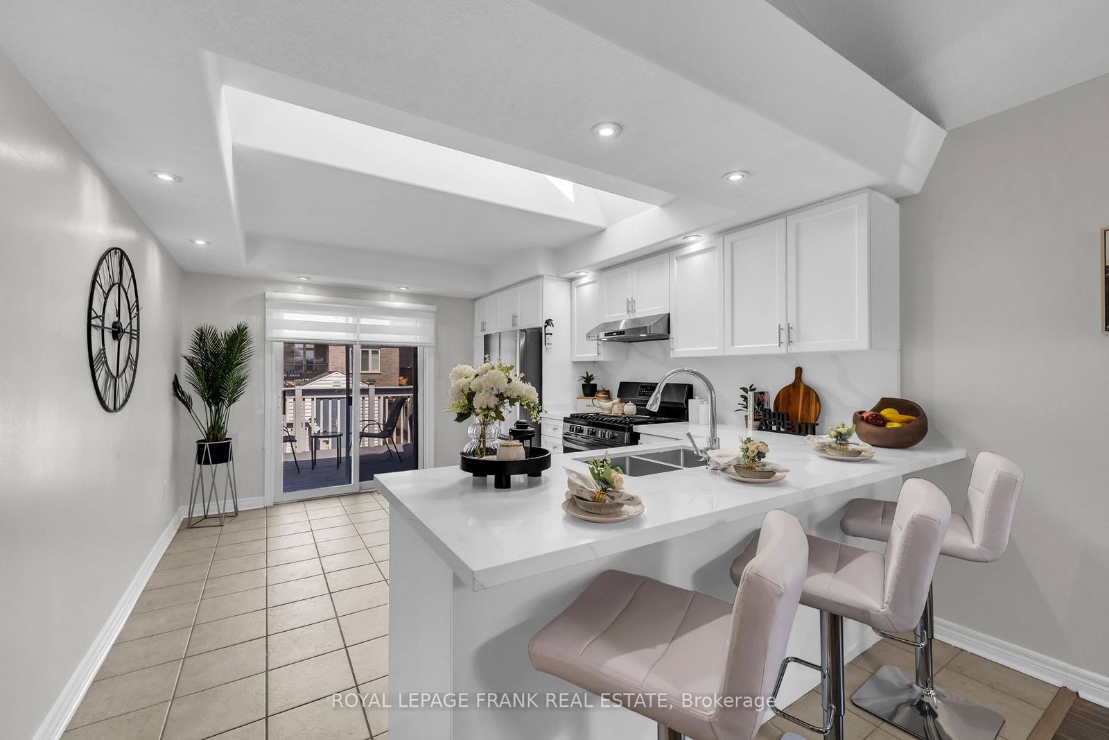 Detached House for sale at 375 St Lawrence Drive, Welland, Ontario, L3C 7H7 - N. Welland - MLS: X12963270