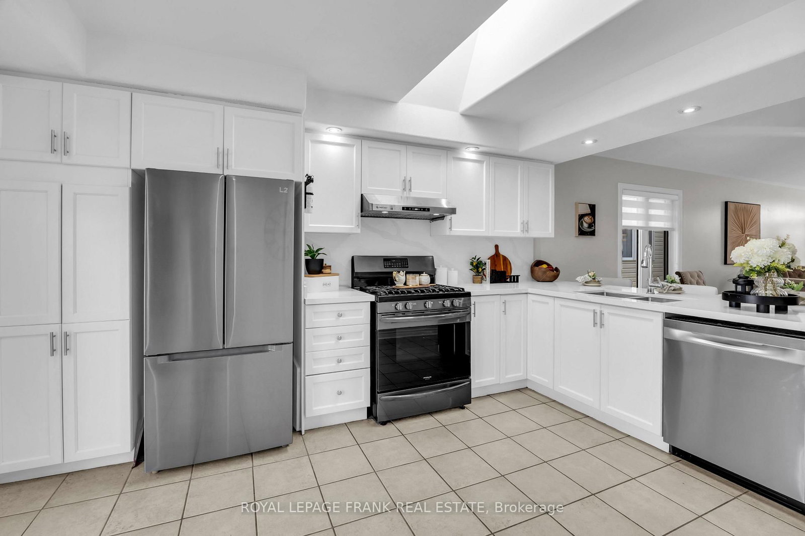 Detached House for sale at 375 St Lawrence Drive, Welland, Ontario, L3C 7H7 - N. Welland - MLS: X12963270